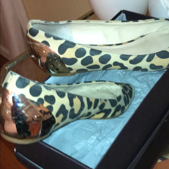 COPY - Enzo Angiolini
Leopard Flats - Picture 2 of 4